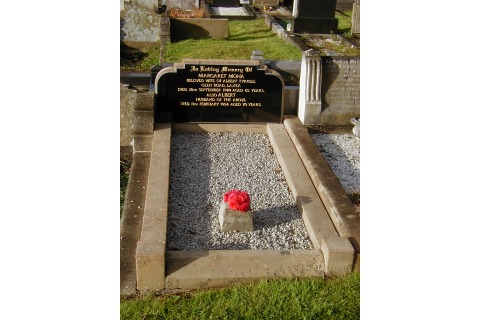 New black granite plaque on the face of the existing sandstone memorial (2)